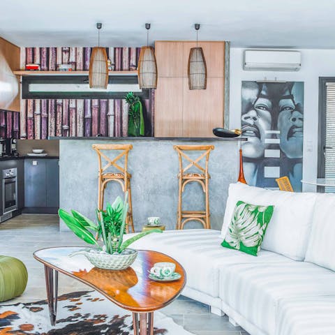 Embrace the chilled out vibes at the kitchen decked out like a beach bar