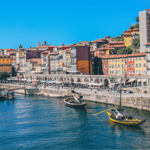 Take a sunset stroll along the Douro River – within walking distance of the home