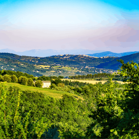 Explore the hiking and cycling trails of the Umbrian countryside on your doorstep