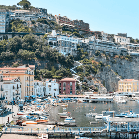 Stroll down to the harbour for a sunset seafood supper