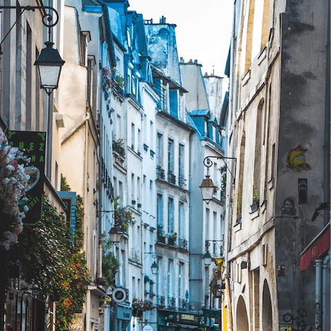 Stay near the bustling neighbourhood of Le Marais, with its concept shops, boutiques, excellent restaurants and lively bars