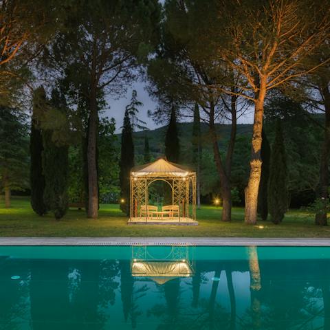 Celebrate life's special moments with evening drinks in the garden