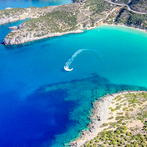 Explore the island by car – Agios Nikolalos is less than an hour away