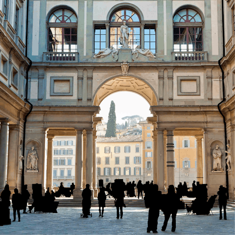 Admire world-famous art in the Uffizi – you can walk there or hop in a cab