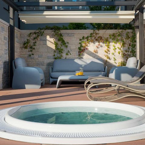 Sit back and catch the sunset from the comfort of the Jacuzzi