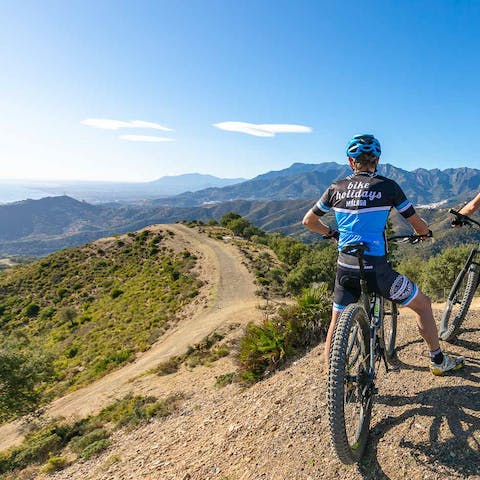 Explore the mighty Sierra Crestellina on a guided tour, just a short drive away