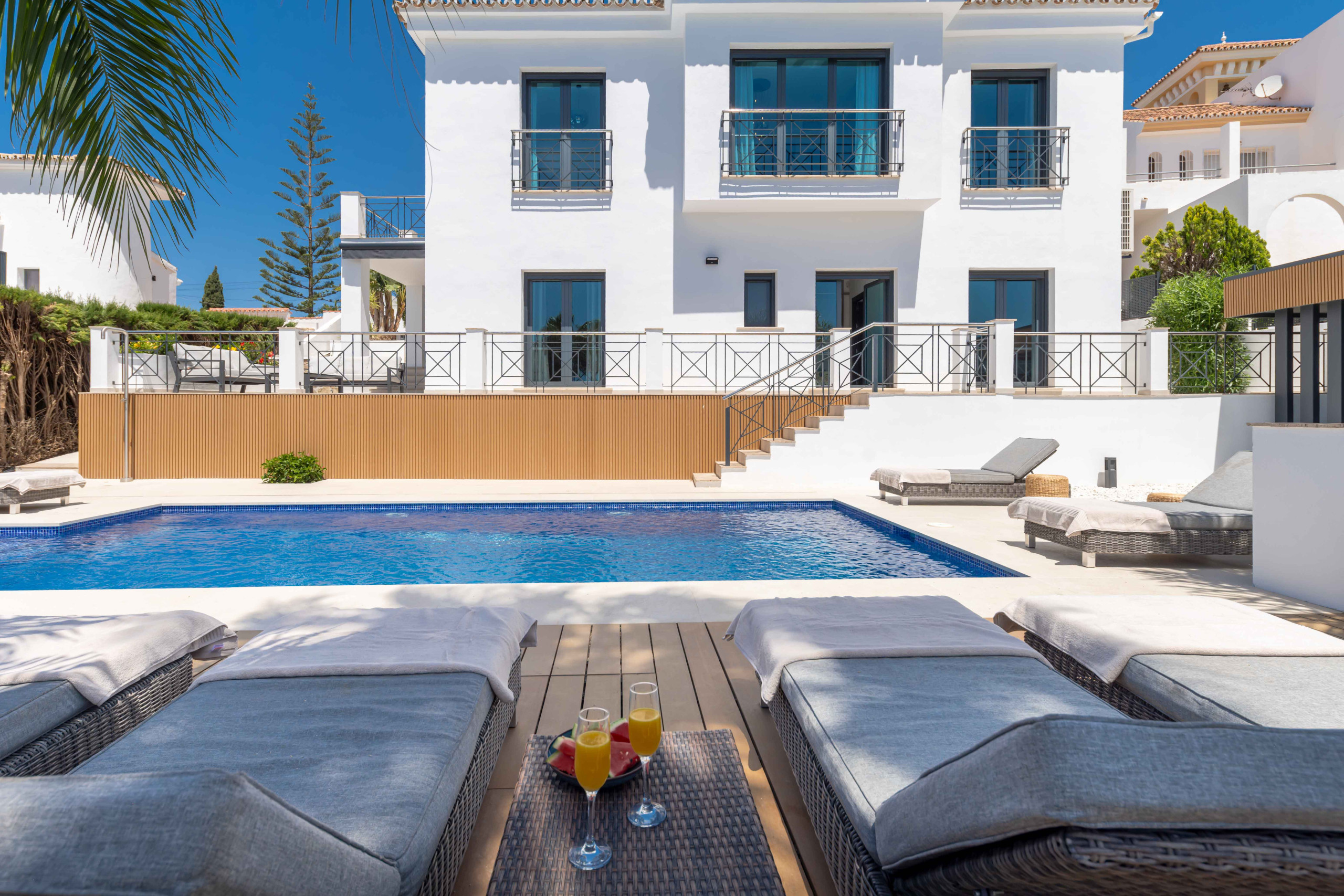 Elviria on High
