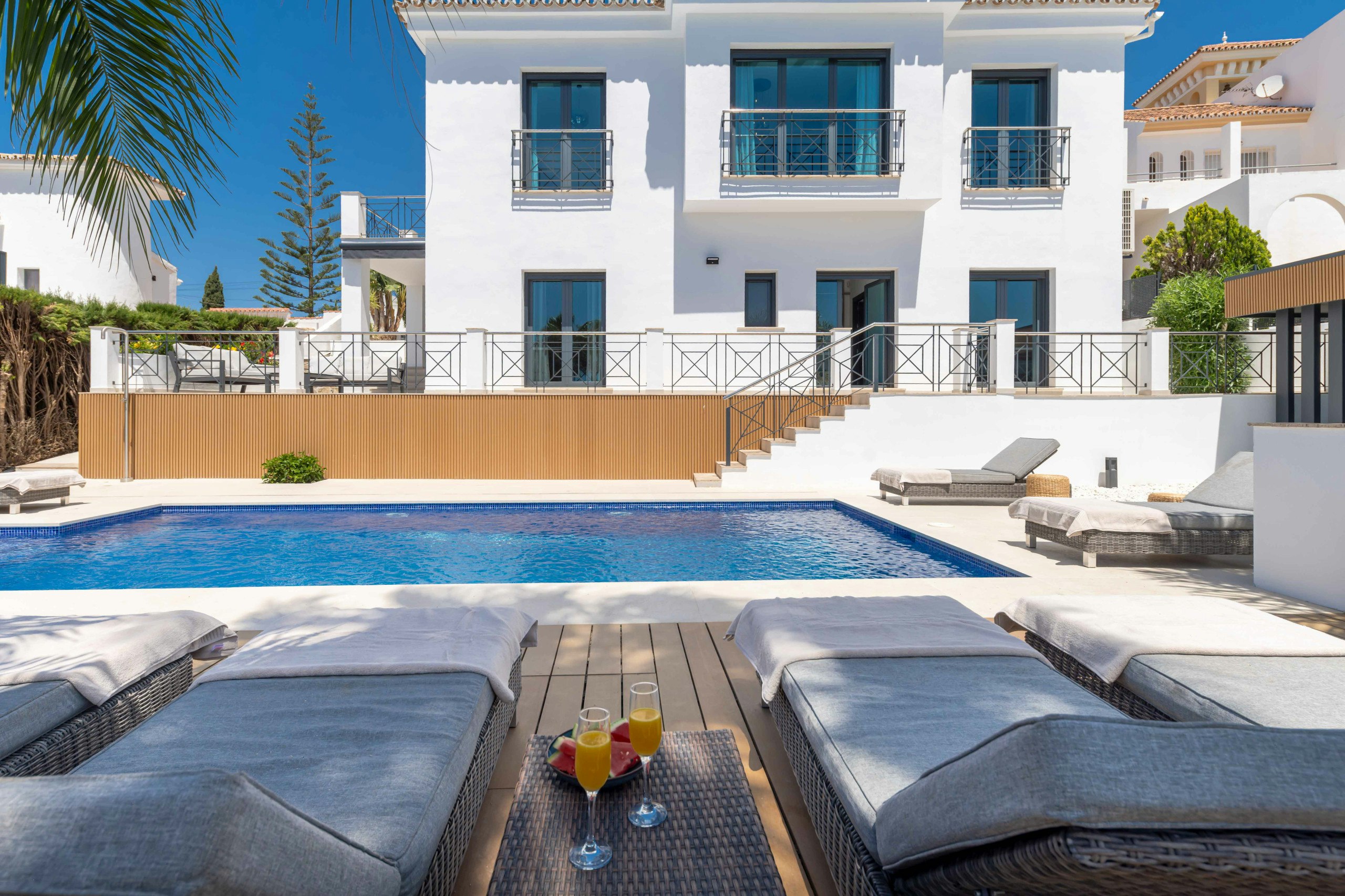 Elviria on High
