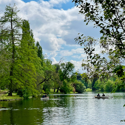 Begin your Parisian stay with a stroll through Bois de Boulogne