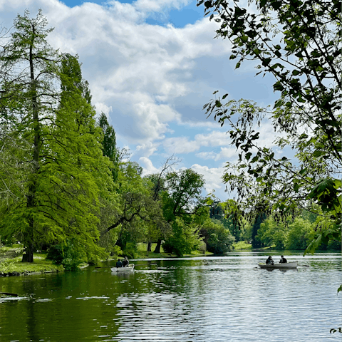Begin your Parisian stay with a stroll through Bois de Boulogne