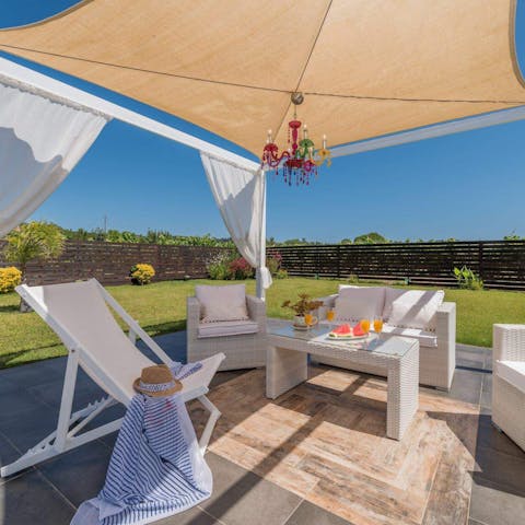 Gather in the shade, enjoying drinks and nibbles in the heat