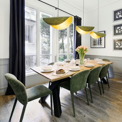 Practise your French-style cooking and serve up your culinary creations at the elegant dining table