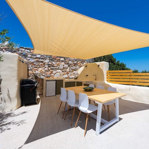 Tuck into alfresco feasts under the shady pergola as the sun goes down