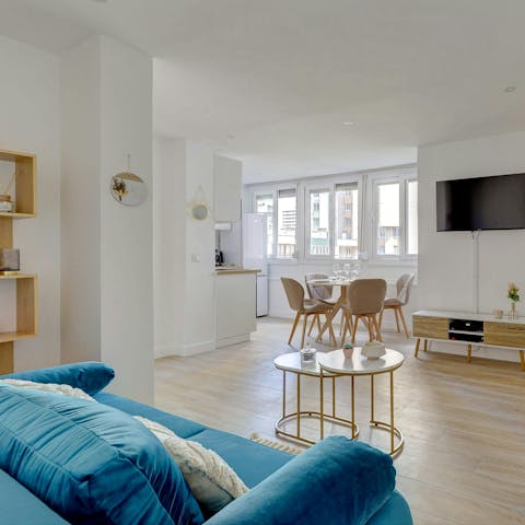 Curl up with pre-dinner drinks in the light-filled living space