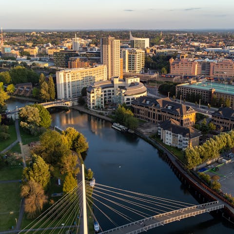 Enjoy a wander around the heart of Reading, footsteps from your building