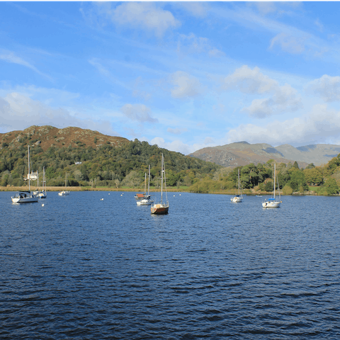 Explore Lake Windermere and its surroundings hiking trails and cycling paths – you're a seven-minute drive from the village of Lakeside, on the south end of the lake