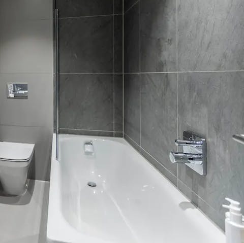 Take long, hot baths in the tub to relax and recuperate after active days in the great outdoors