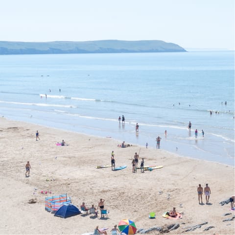 Discover the beaches of the New Forest, starting at Tanner’s Lane beach – just a ten-minute drive away