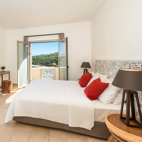 Wake up to the refreshing spirit of the sea and feel a wonderful sense of relaxation