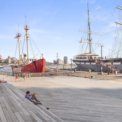 Take a short stroll to New York's East River