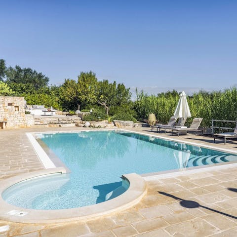 Escape the heat in the private pool with its integrated Jacuzzi