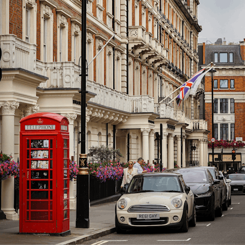 Stay in heart of Mayfair, surrounded by restaurants and designer boutiques