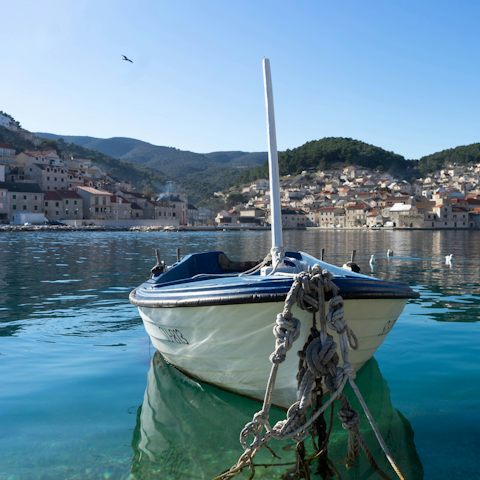 Explore the coastline – the water is just moments away