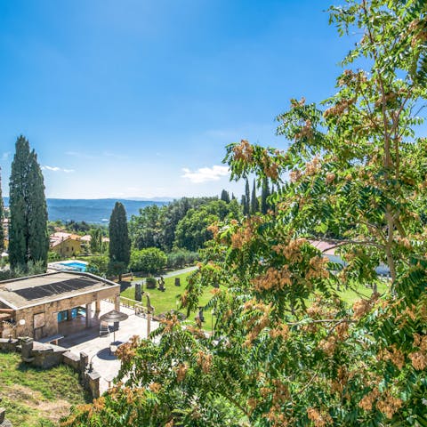 The home is located in a quiet, peaceful area, just a short drive from the beach.