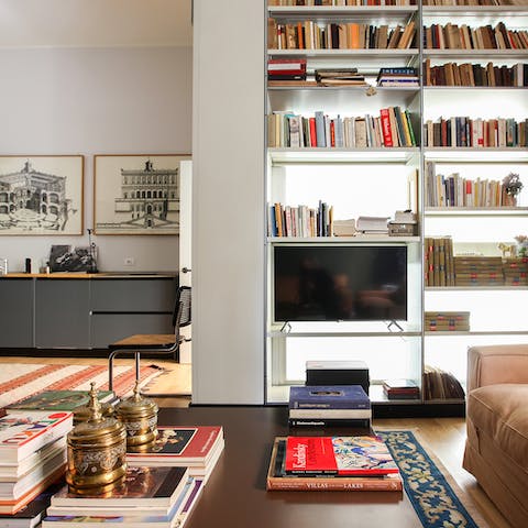 Relax in the open-plan living space, decorated in typical Milanese style