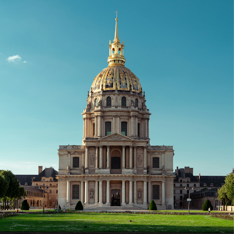 Take short Metro ride to Hôtel des Invalides