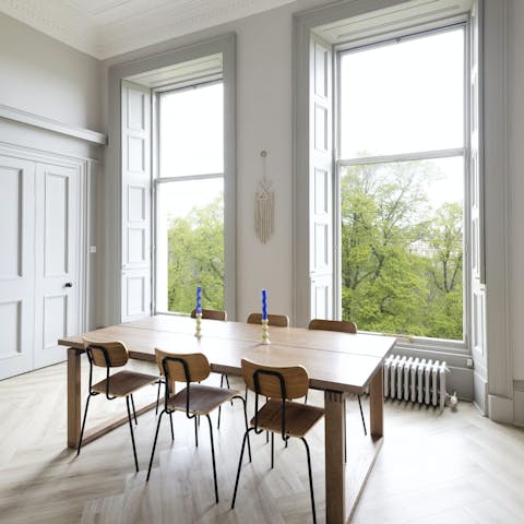 Whip up a full Scottish breakfast and enjoy at the dining table