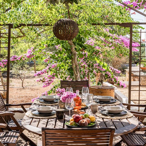Enjoy a lavish dinner outside on the patio – don't forget the prosecco