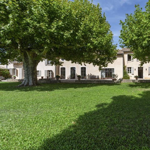 Pack a picnic to enjoy in the villa's Provençal gardens