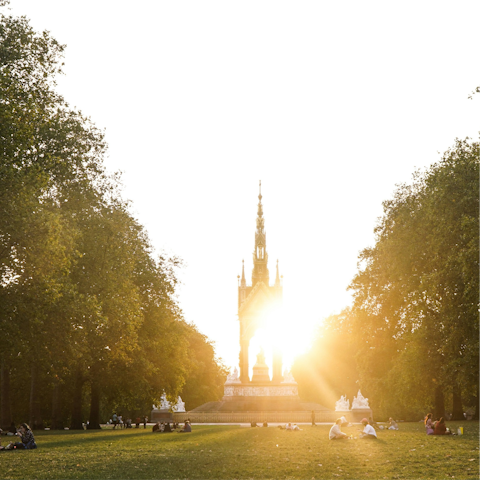 Stroll ten minutes to Hyde Park and bask in the fresh air