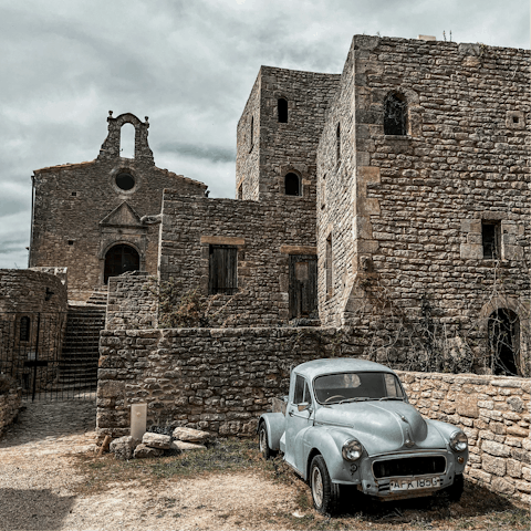 Visit the charming village of Saignon, 5 kilometres away