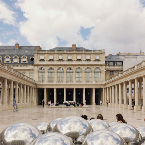 Wind your way towards the Jardin du Palais Royal