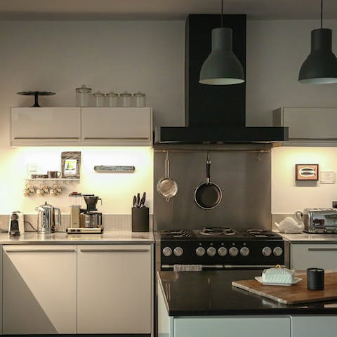 Prepare a feast in the kitchen with its gas range-cooker