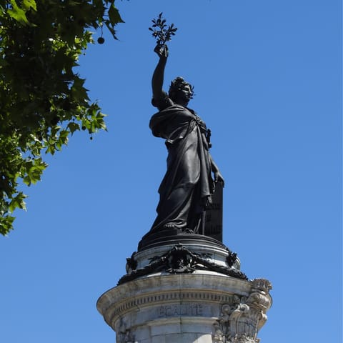 Stay at République, one of the most central areas of Paris