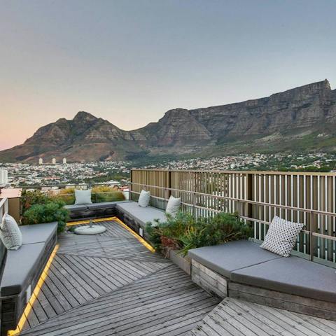 Immerse yourself in the spectacular beauty of Cape Town from the suburb of Tamboerskloof