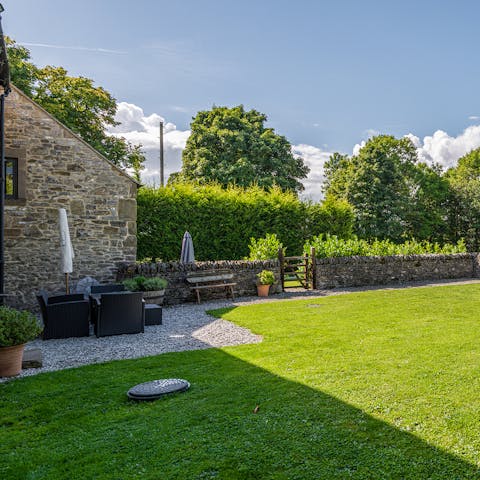Have breakfast alfresco surrounded by green