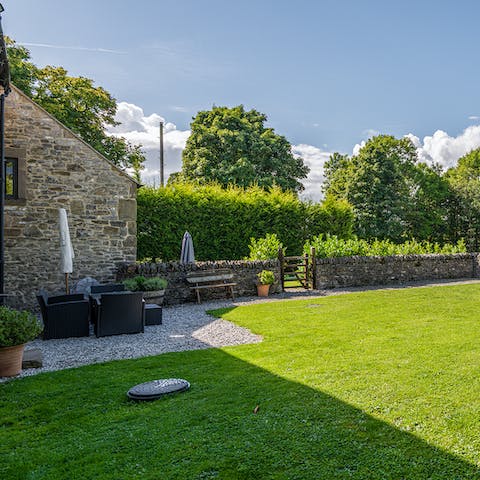 Have breakfast alfresco surrounded by green