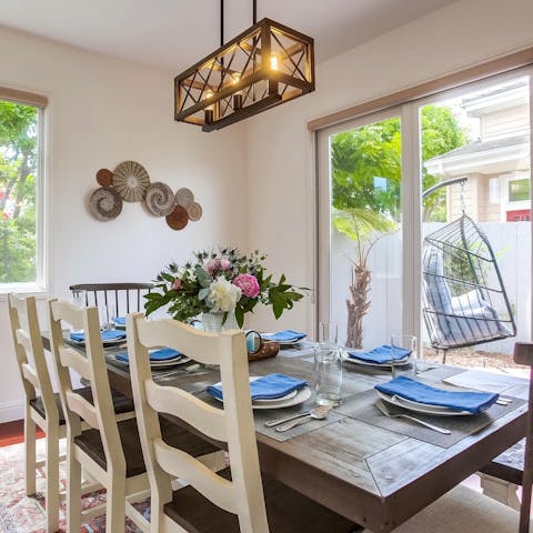 Order in some fresh seafood and dine in style