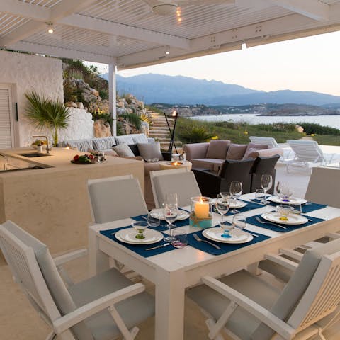 Dine alfresco at the transitioning indoor-outdoor living area