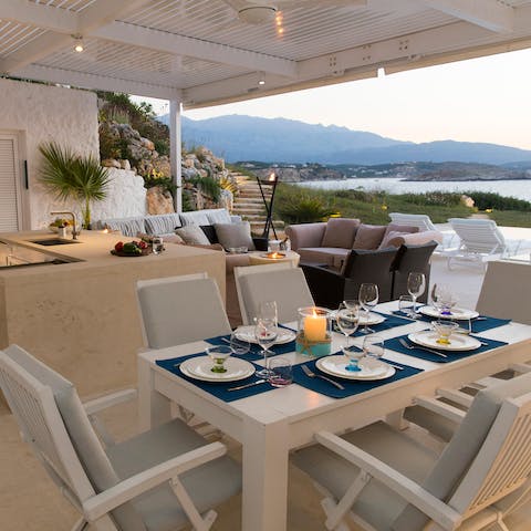 Dine alfresco at the transitioning indoor-outdoor living area