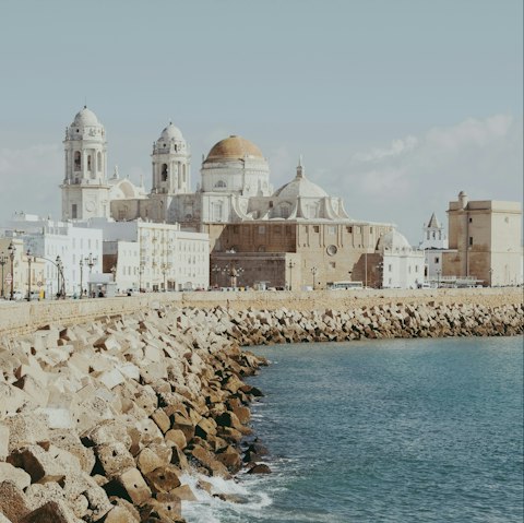Stay in Cádiz, a short walk from La Caleta Beach
