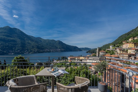 Begin and end each day soaking up lake views from the balcony