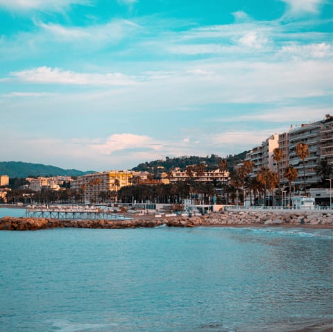 Soak up the sea breeze as you stroll along the Promenade de la Croisette