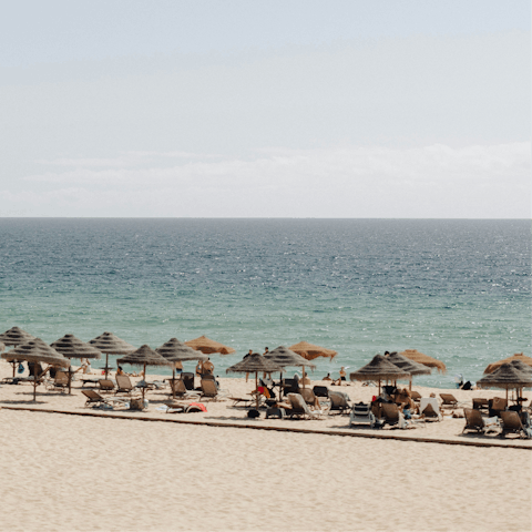 Discover Praia do Carvalhal, 1.5km away