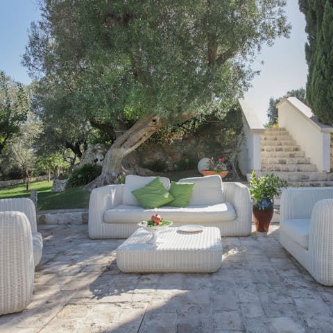 Enjoy alfresco Aperol Spritzes in the sunny garden