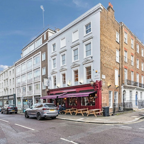 Explore the neighbourhood’s cafés and local pubs